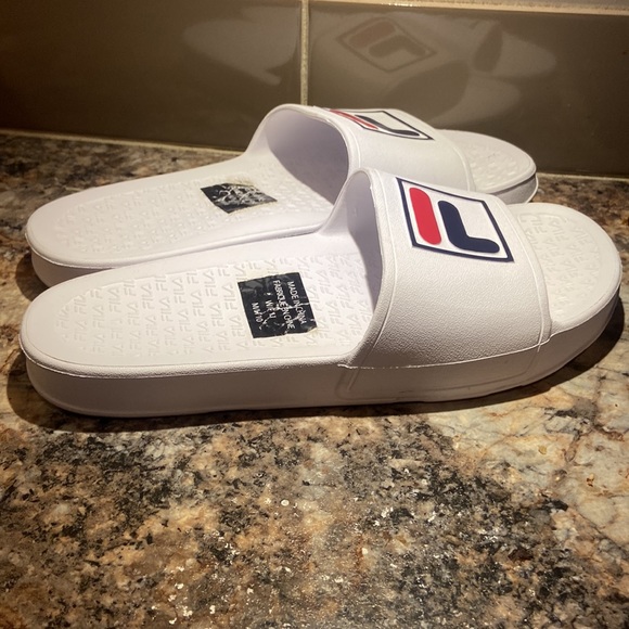 Brand new fila sandals. Size men’s 10. Women’s 11 - Picture 2 of 2